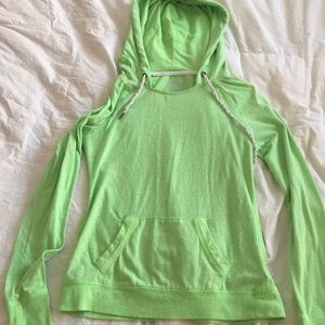 Thin pull over